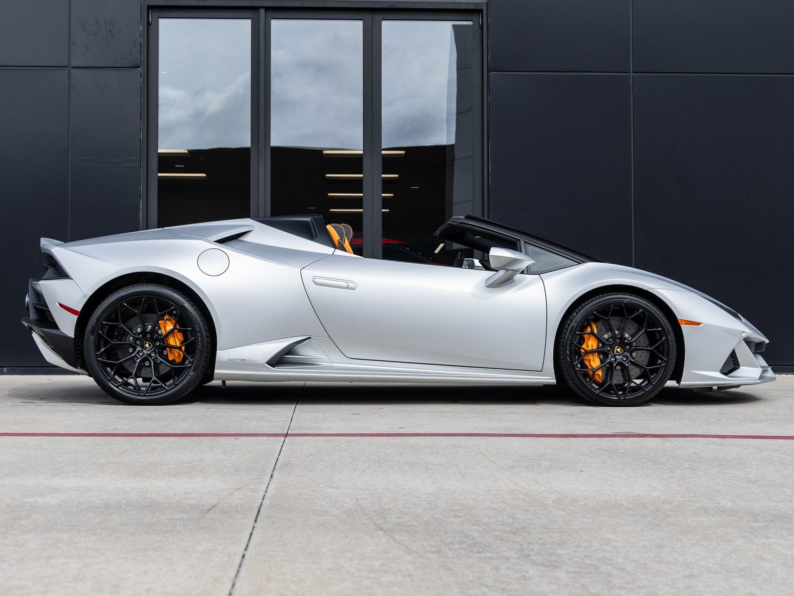 Used 2023 Lamborghini Huracan EVO image 11