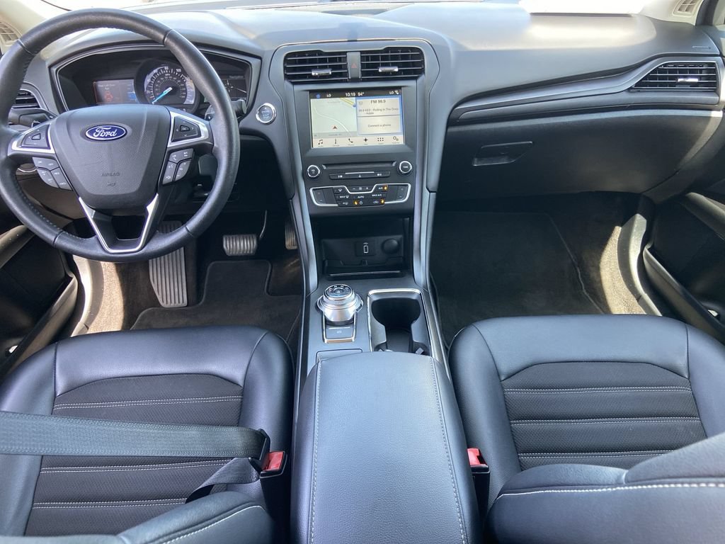Used 2018 Ford Fusion SE w/ Equipment Group 201A FWD image 16