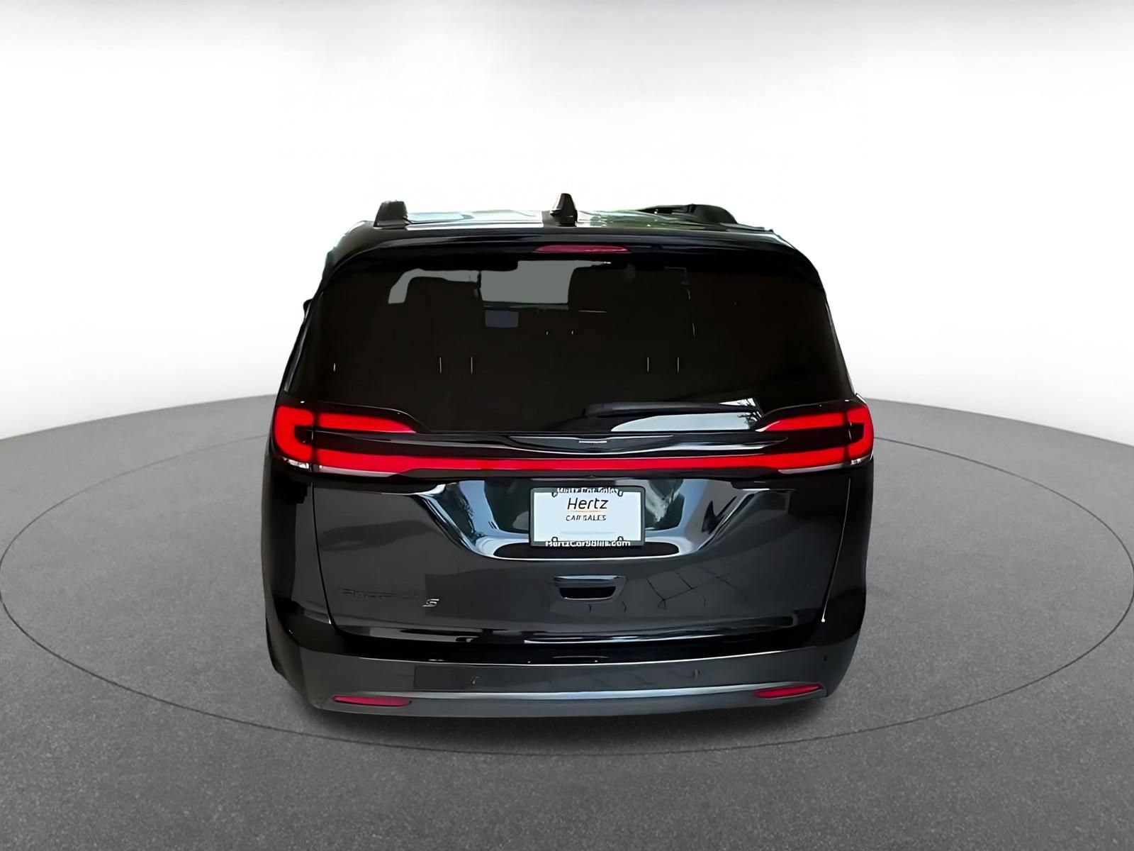 Used 2025 Chrysler Pacifica Limited FWD image 10