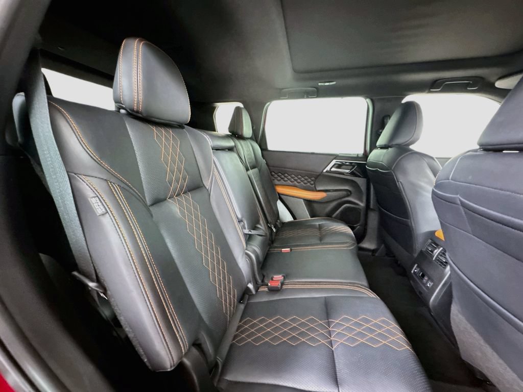 Used 2023 Mitsubishi Outlander SEL AWD/4WD image 29