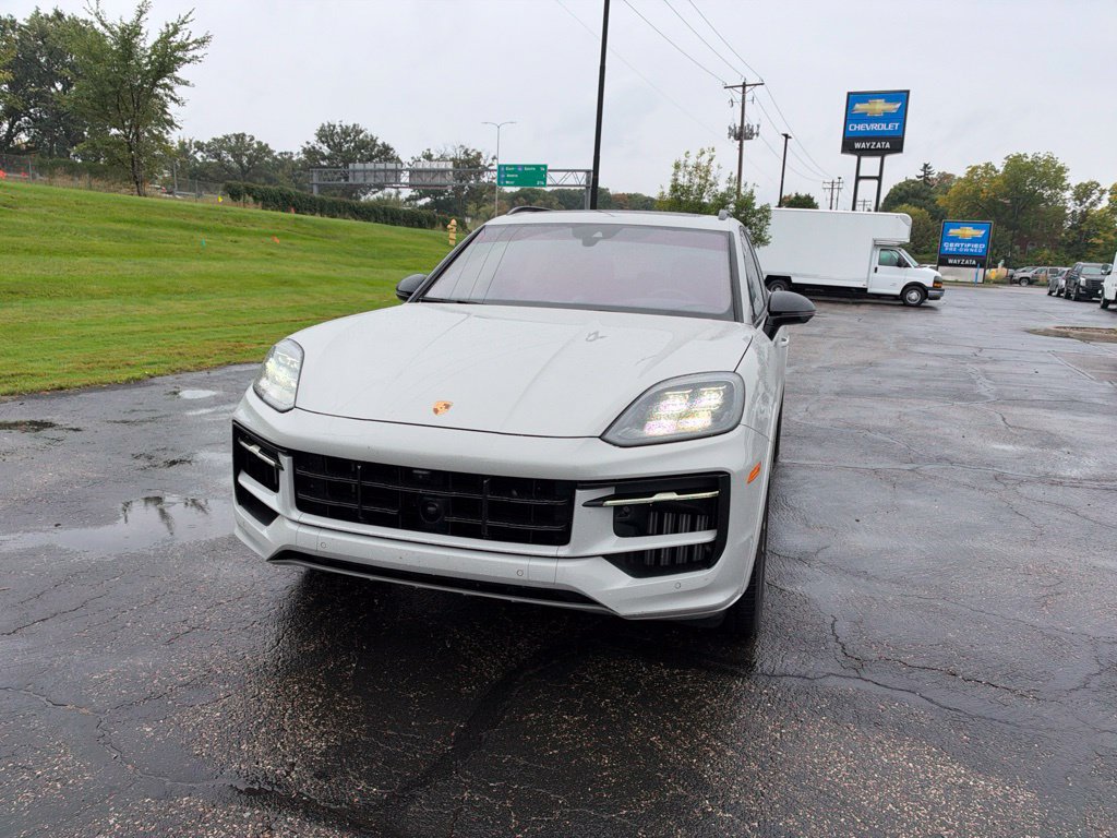 Used 2025 Porsche Cayenne GTS AWD/4WD image 8