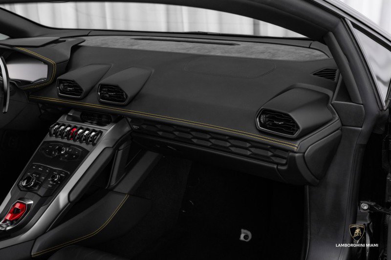 Used 2019 Lamborghini Huracan LP 580-2 image 33