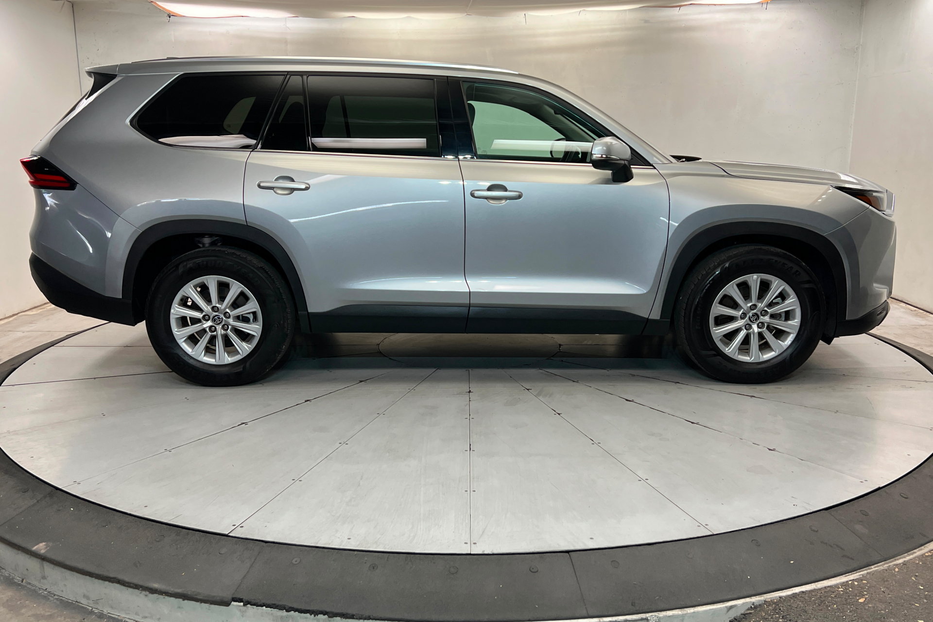 Certified 2025 Toyota Grand Highlander AWD image 7
