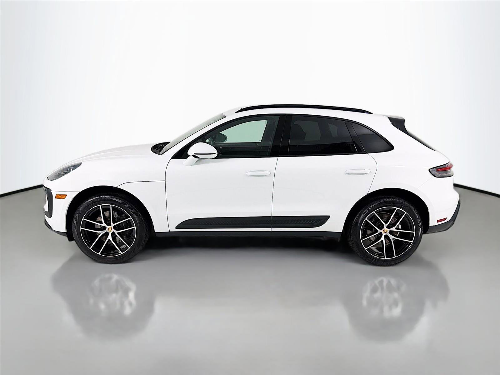 Certified 2023 Porsche Macan AWD/4WD image 2
