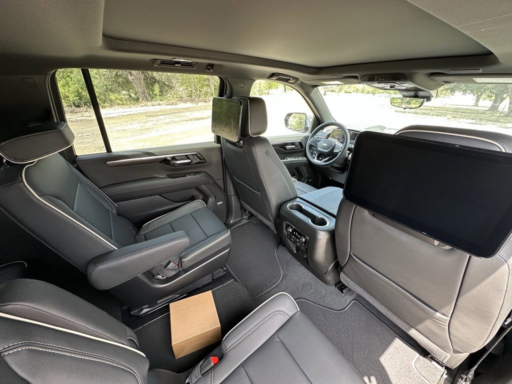 New 2026 Chevrolet Suburban Premier image 18