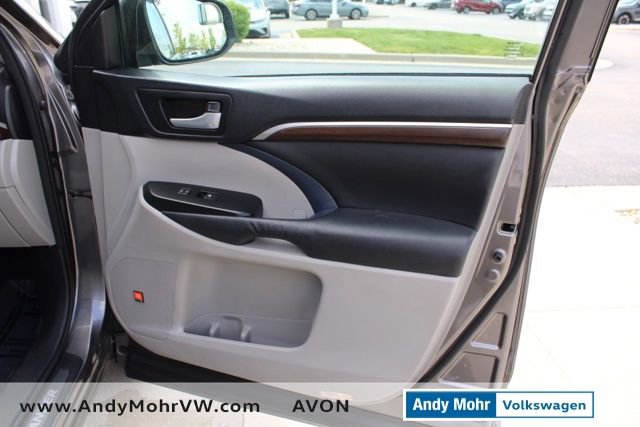 Used 2014 Toyota Highlander Limited Platinum FWD image 24