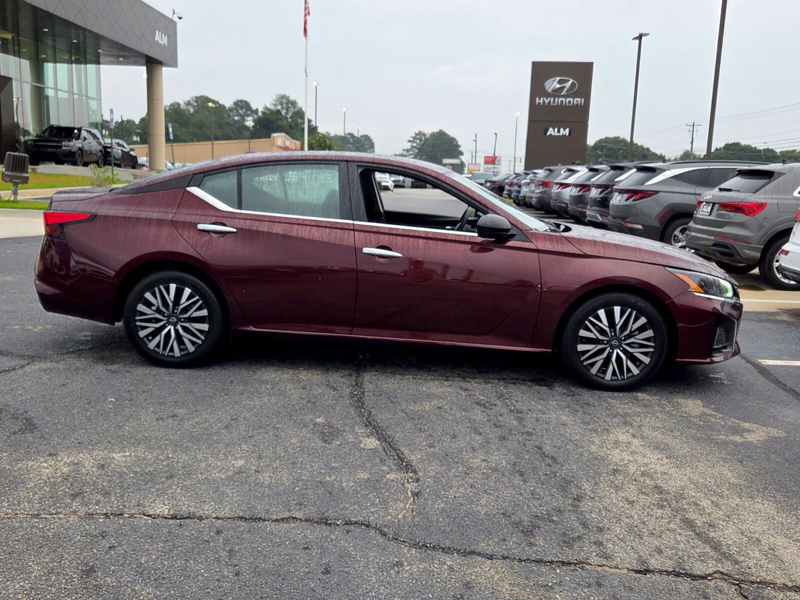 Used 2025 Nissan Altima 2.5 SV FWD image 14