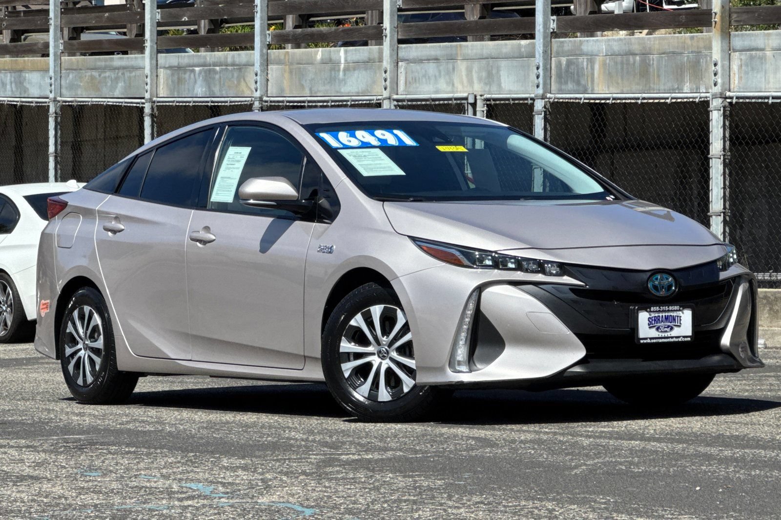 Used 2020 Toyota Prius Prime XLE FWD image 2