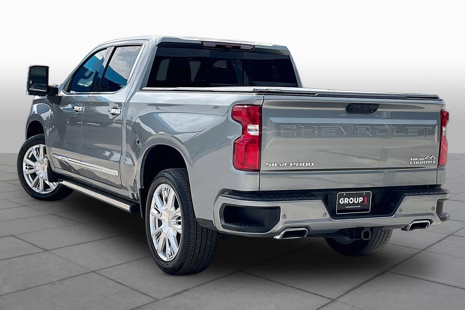 Used 2025 Chevrolet Silverado 1500 High Country w/ High Country Premium Package AWD/4WD image 12