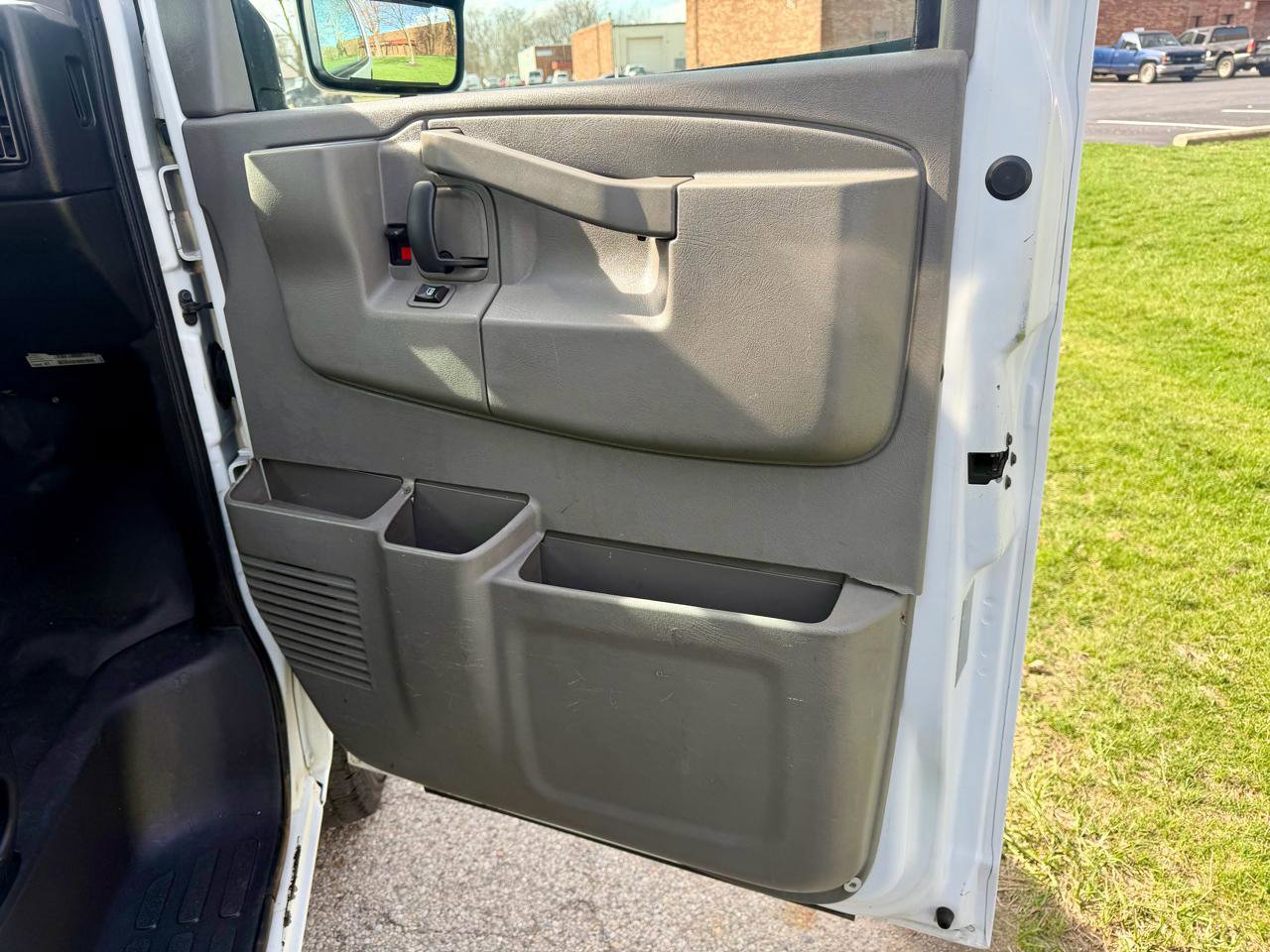 Used 2017 Chevrolet Express 3500 image 36