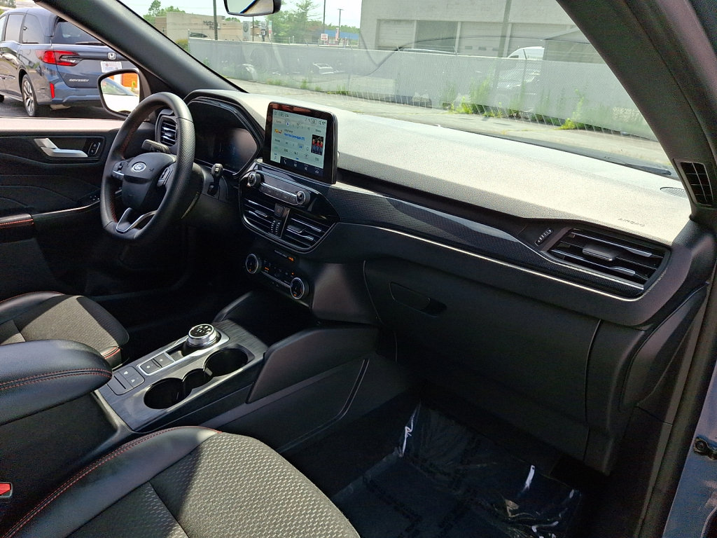 Used 2025 Ford Escape ST-Line FWD image 11