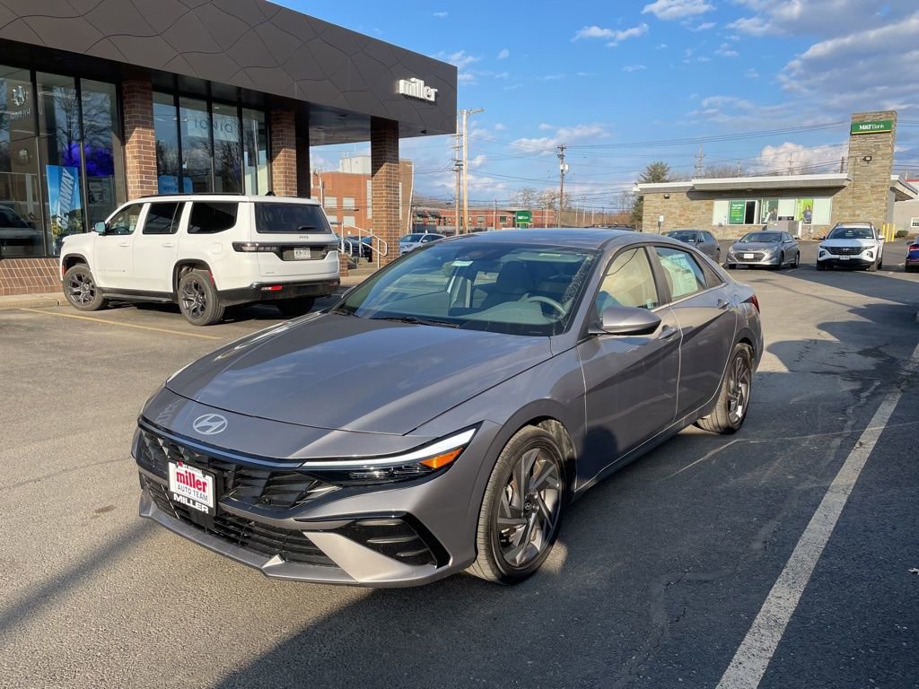 New 2025 Hyundai Elantra SEL image 1