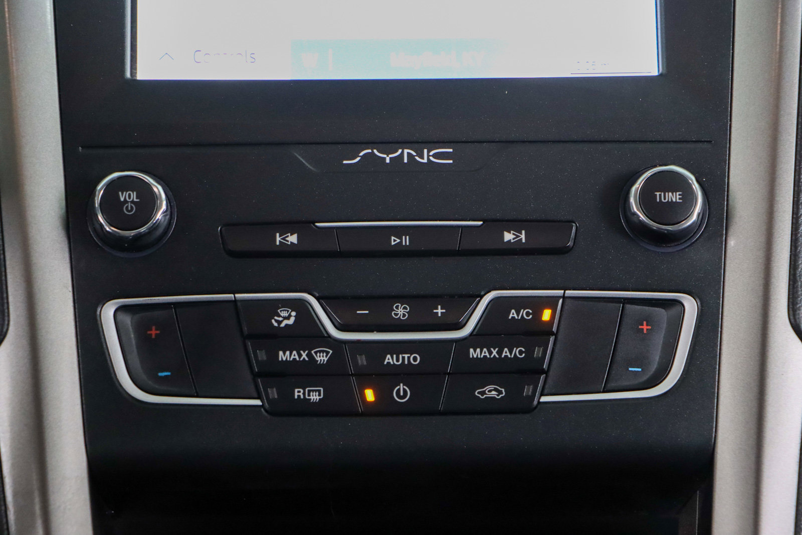 Used 2019 Ford Fusion SE image 20