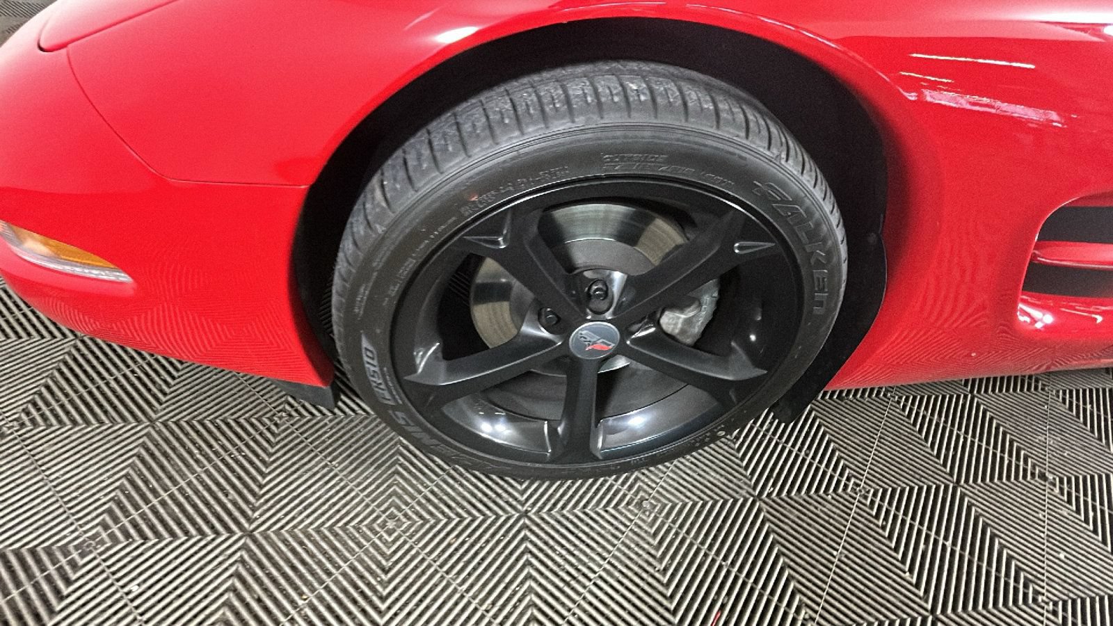 Used 2004 Chevrolet Corvette Coupe RWD image 11