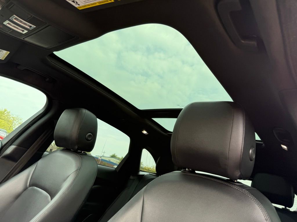 Used 2018 Jaguar F-PACE Premium AWD/4WD image 16