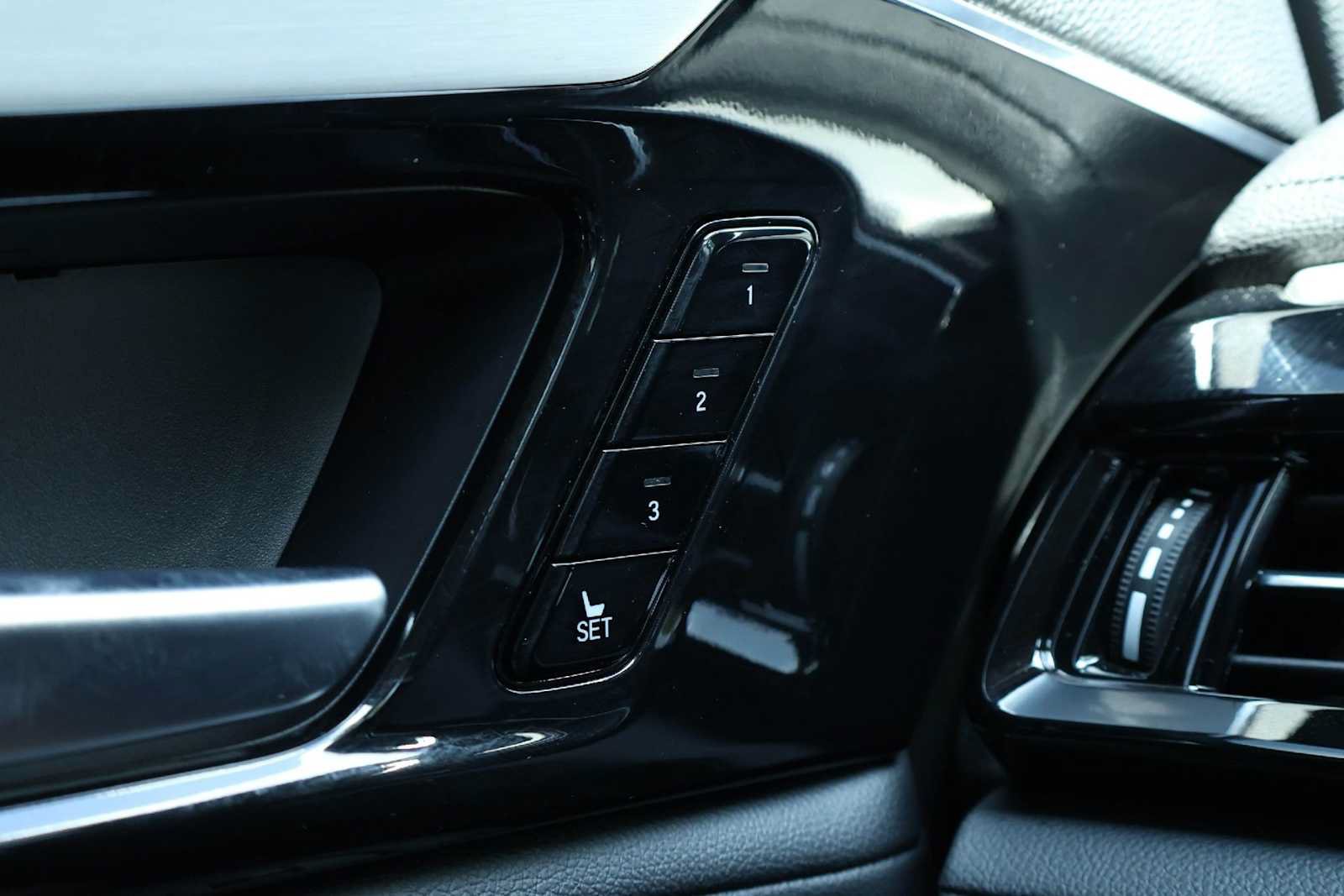 Certified 2025 Acura MDX FWD image 25