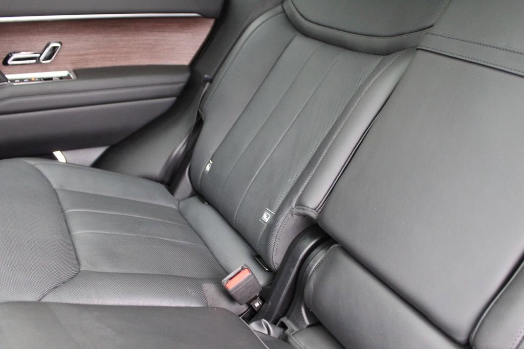 Used 2025 Land Rover Range Rover SE image 24