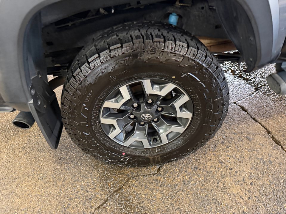 Used 2023 Toyota Tacoma TRD Off-Road w/ Technology Package AWD/4WD image 27