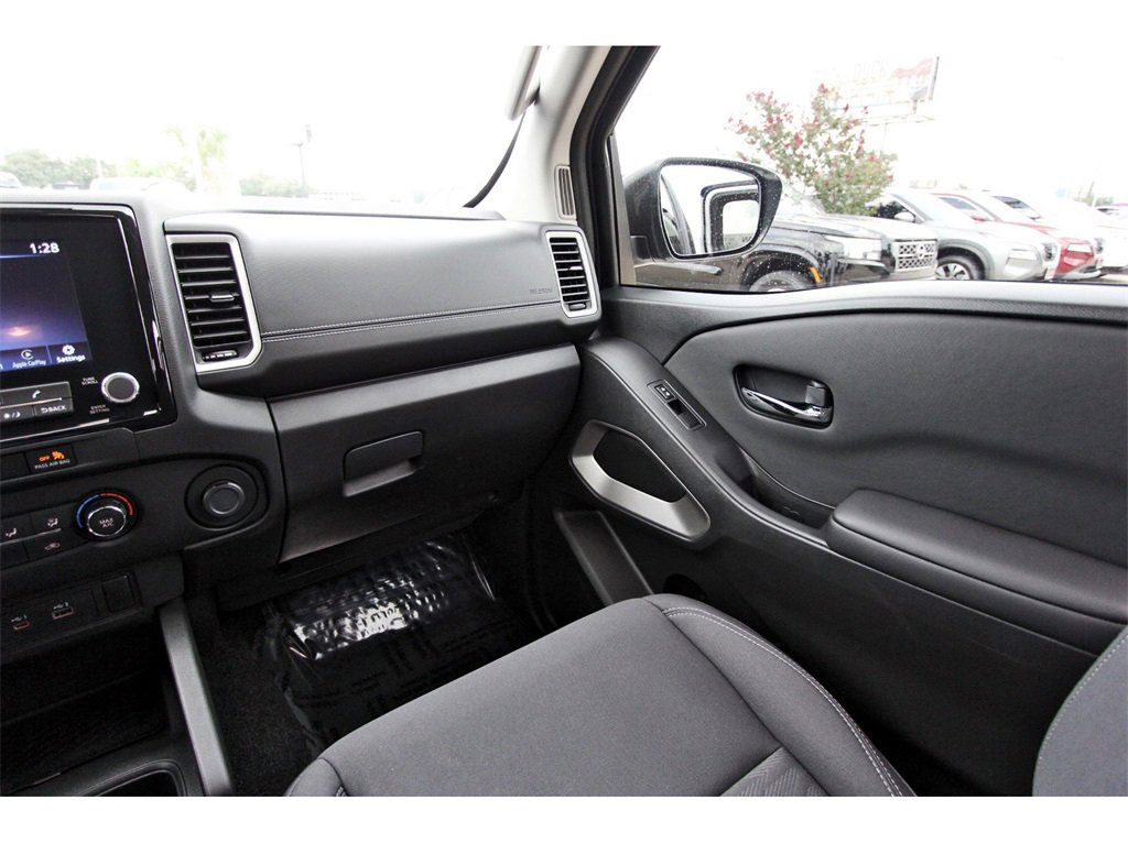 Certified 2024 Nissan Frontier SV w/ Technology Package image 8