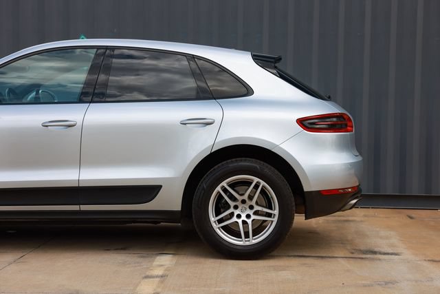 Used 2017 Porsche Macan AWD/4WD image 30