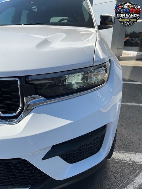 Used 2025 Jeep Grand Cherokee Laredo w/ Trailer Tow Package image 38