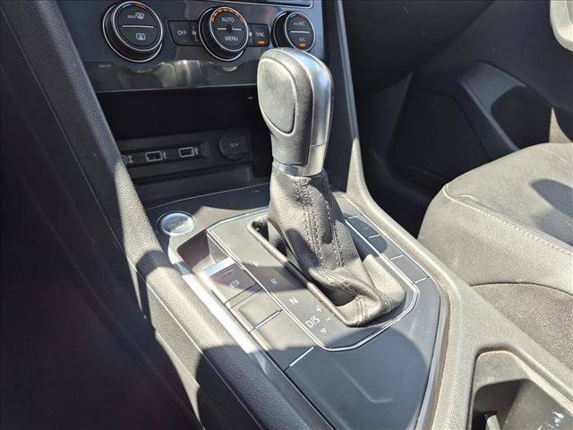 Used 2018 Volkswagen Tiguan SEL FWD image 13