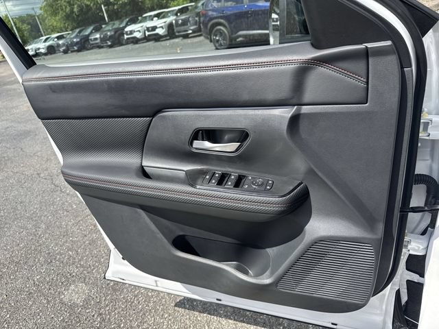 New 2026 Nissan Kicks SR FWD image 24