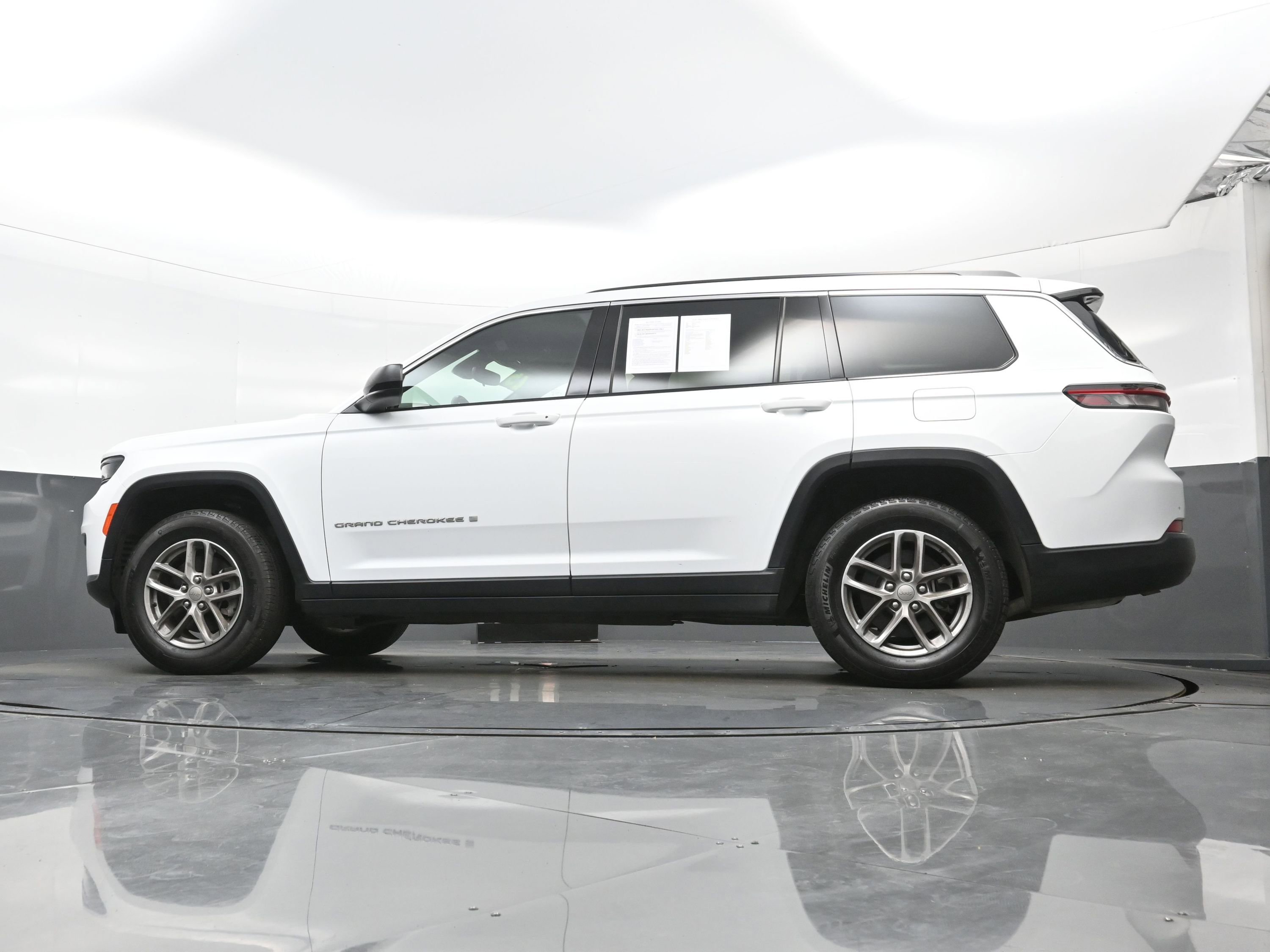 Used 2025 Jeep Grand Cherokee L Laredo w/ Trailer Tow Package AWD/4WD image 29