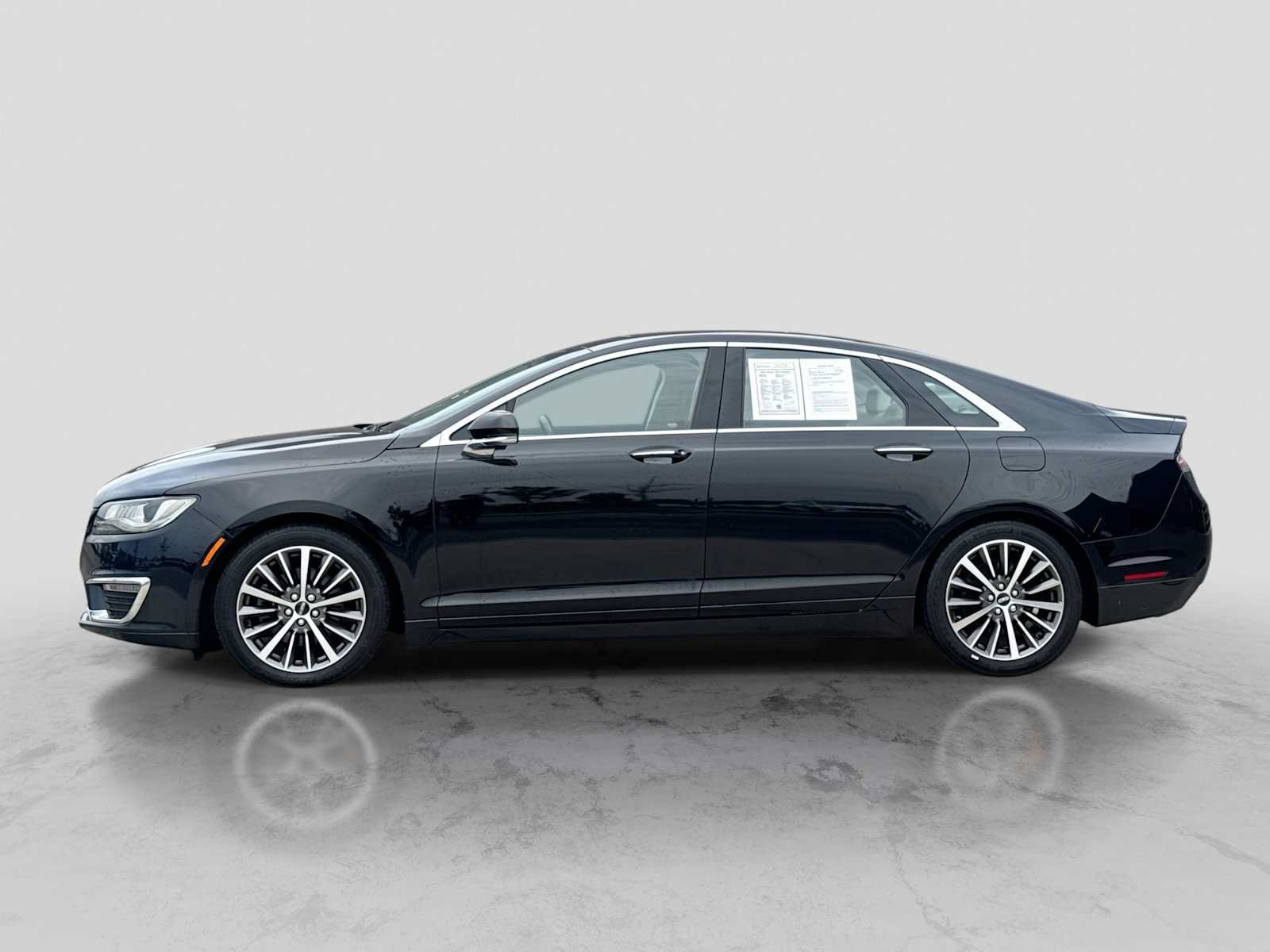 Used 2017 Lincoln MKZ Premiere AWD/4WD image 2