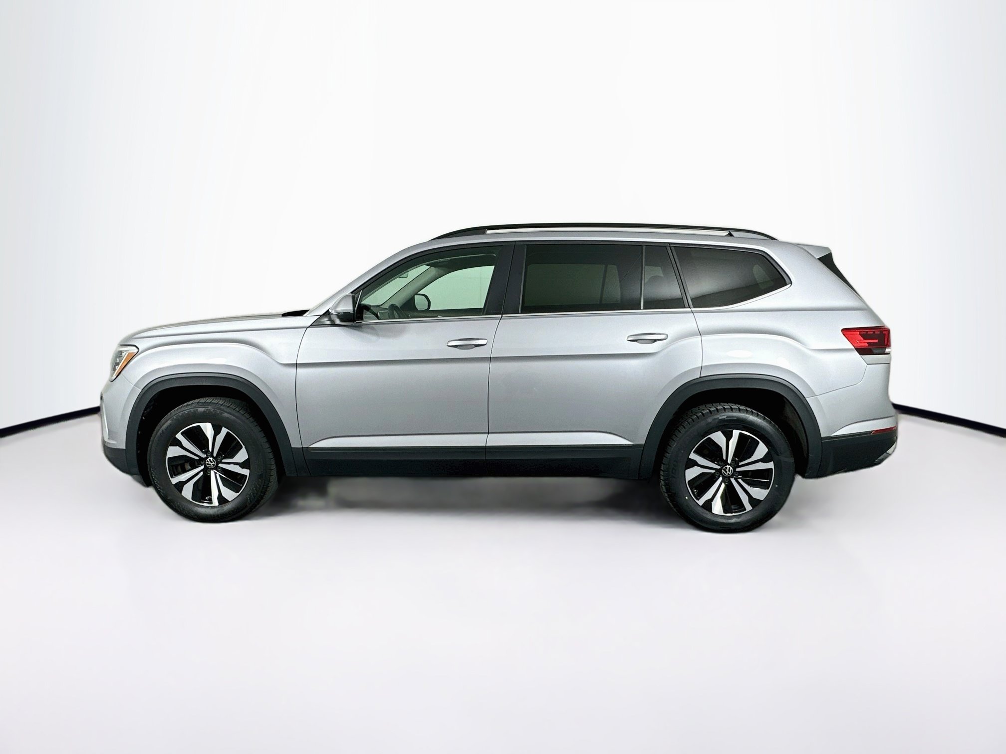 Used 2024 Volkswagen Atlas SE AWD/4WD image 4