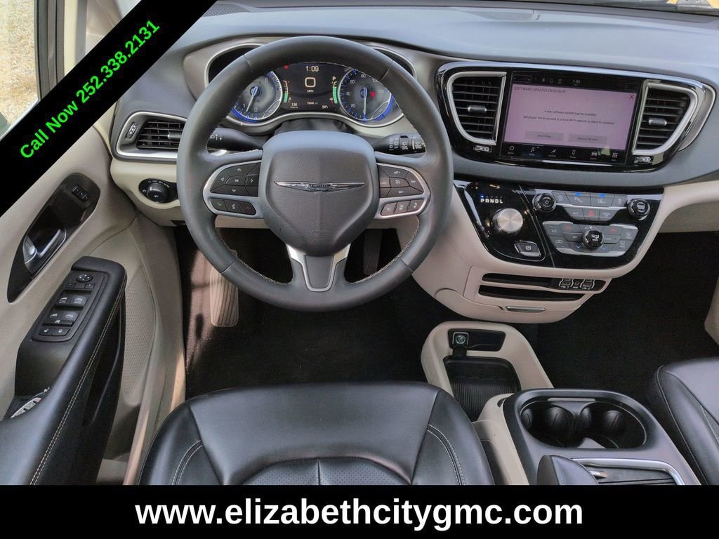 Used 2023 Chrysler Pacifica Touring-L FWD image 19