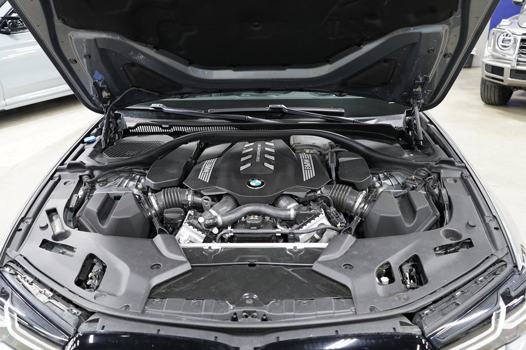 Used 2023 BMW M550i xDrive w/ Executive Package AWD/4WD image 32