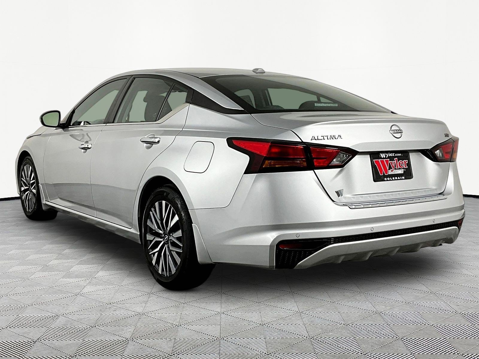 Certified 2023 Nissan Altima 2.5 SV FWD image 4