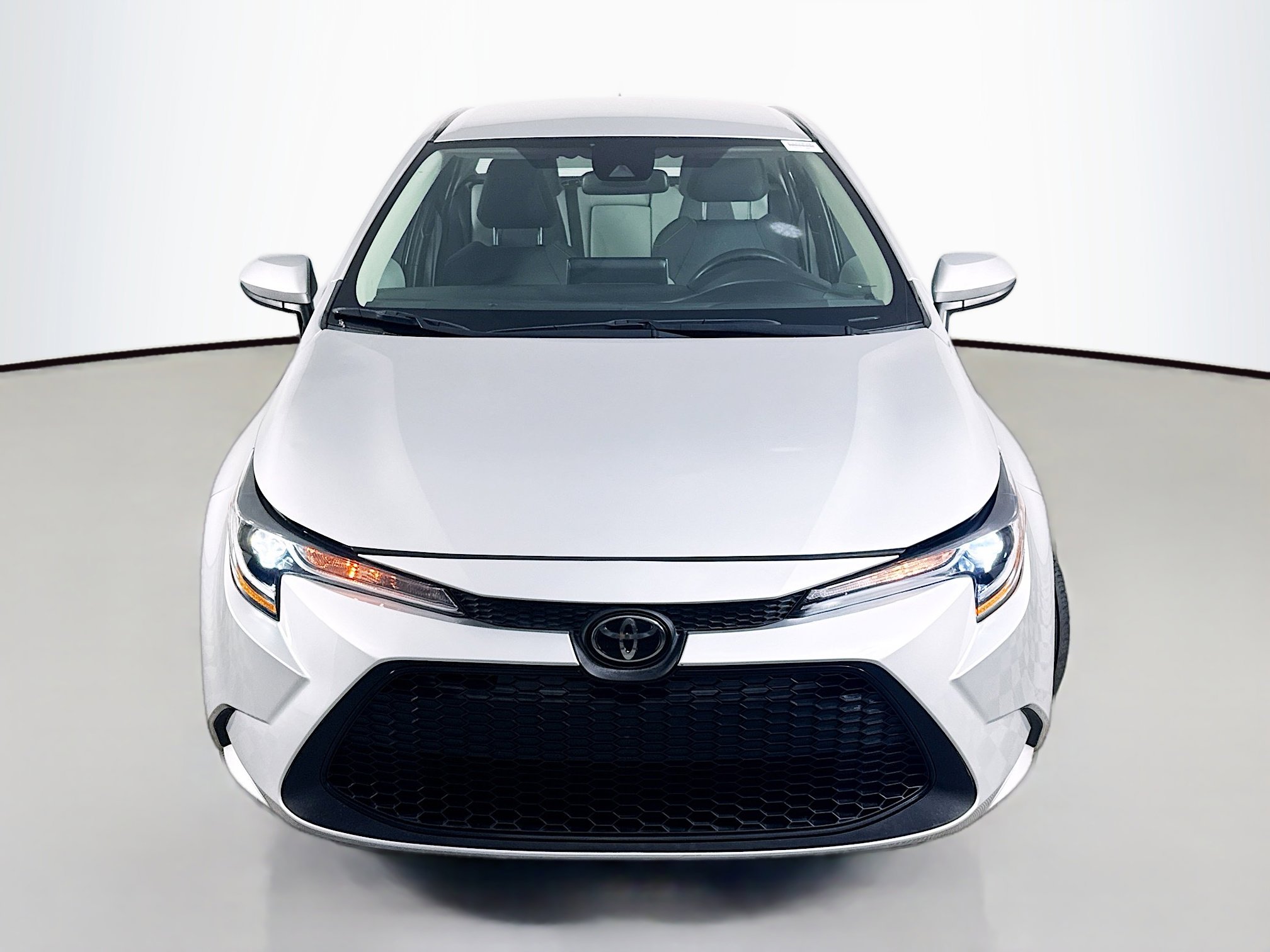 Used 2020 Toyota Corolla LE FWD image 2