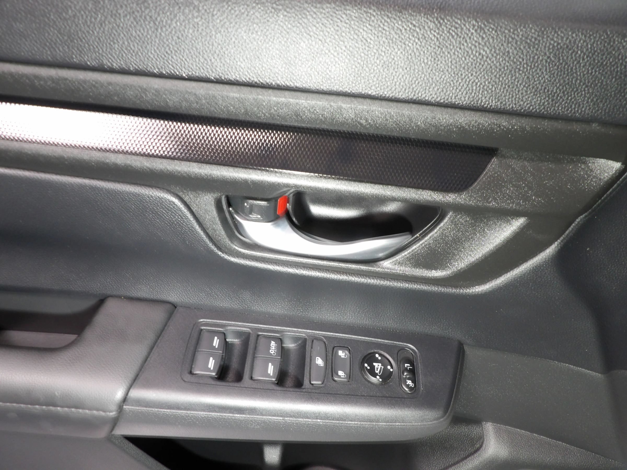 Used 2023 Honda CR-V LX image 8