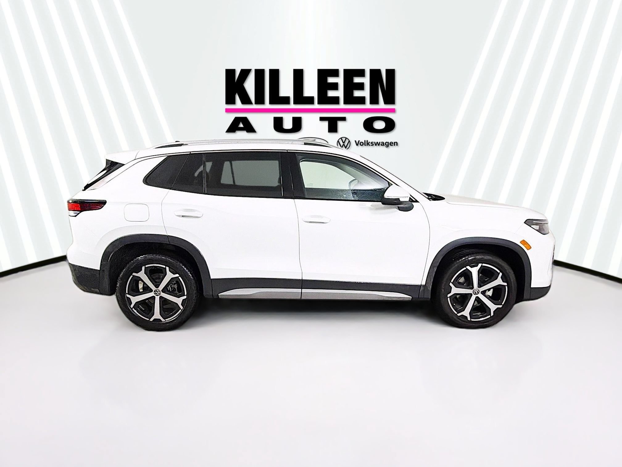 Used 2025 Volkswagen Tiguan SE FWD image 8