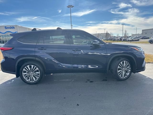 Used 2022 Toyota Highlander Platinum image 2