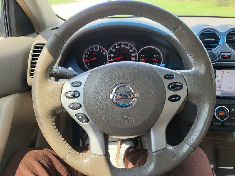 Used 2010 Nissan Altima 3.5 SR w/ Premium Pkg FWD image 16