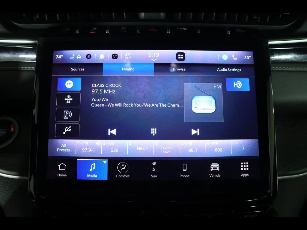 Used 2023 Jeep Grand Cherokee Limited AWD/4WD image 27