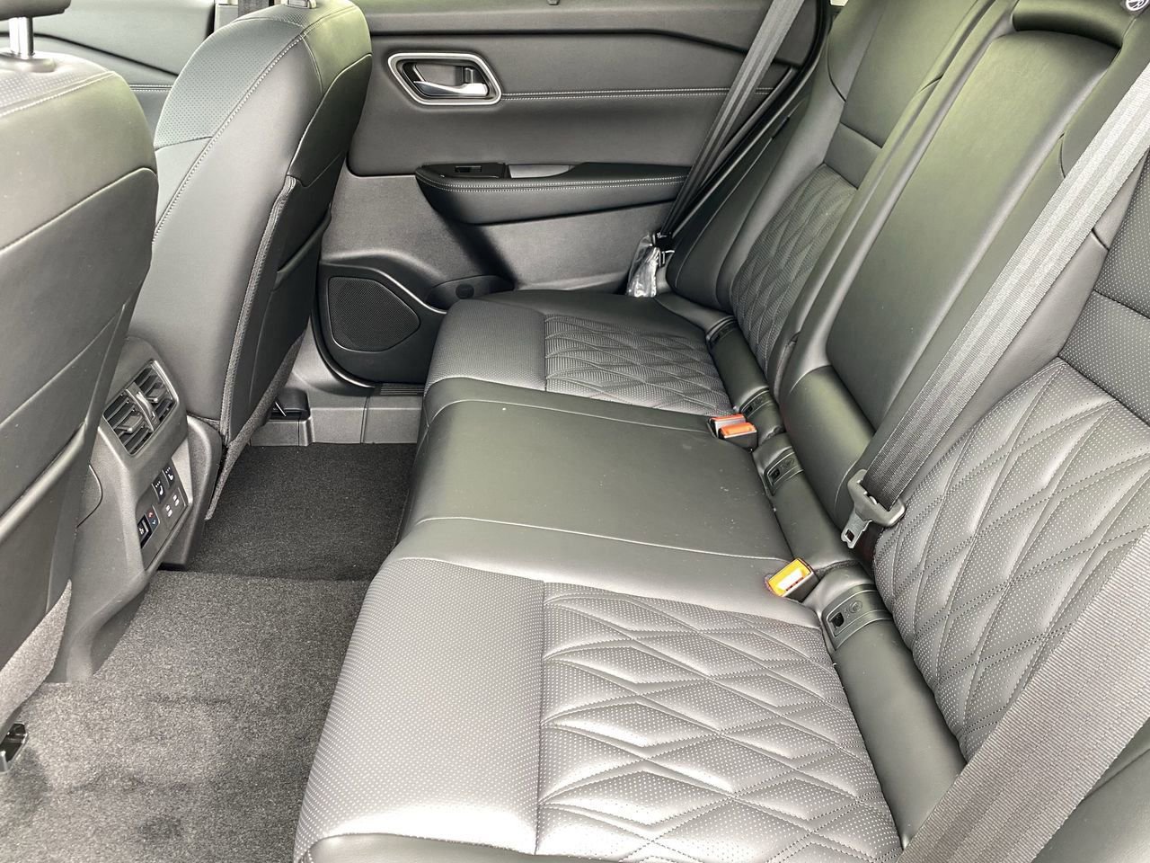 New 2026 Nissan Rogue Platinum AWD/4WD image 14
