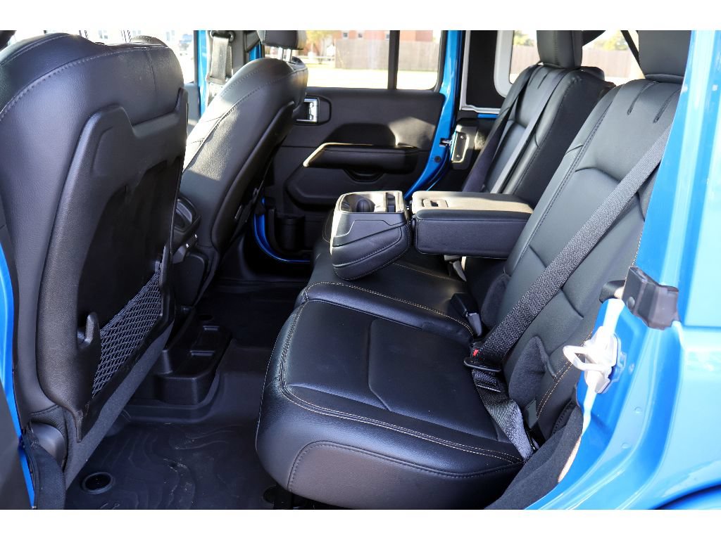 Used 2024 Jeep Wrangler Unlimited Sahara w/ Technology Group AWD/4WD image 23