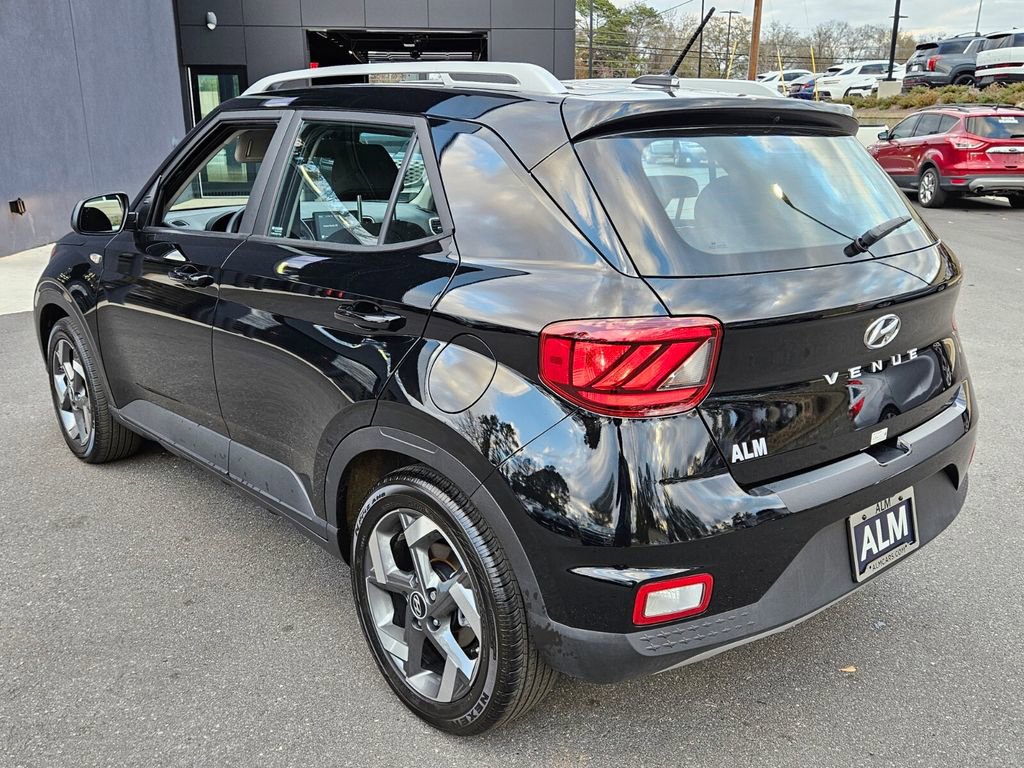 Used 2025 Hyundai Venue SEL image 5