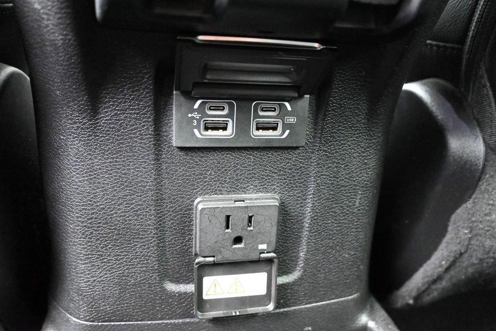 Used 2018 Jeep Wrangler Unlimited Sahara AWD/4WD image 31