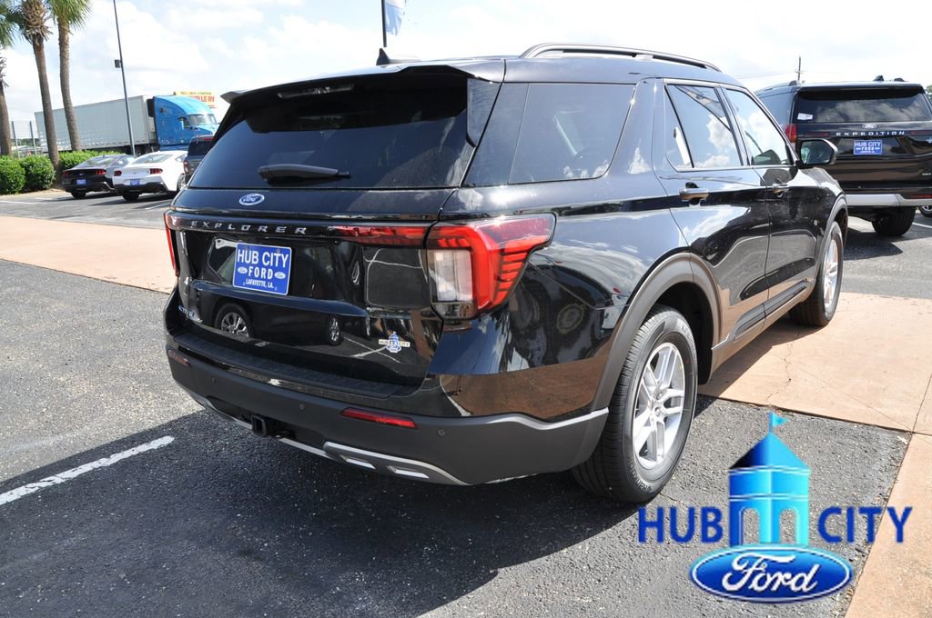 New 2026 Ford Explorer Active RWD image 5