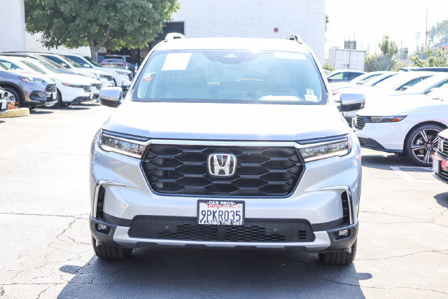 Certified 2025 Honda Pilot Touring image 3