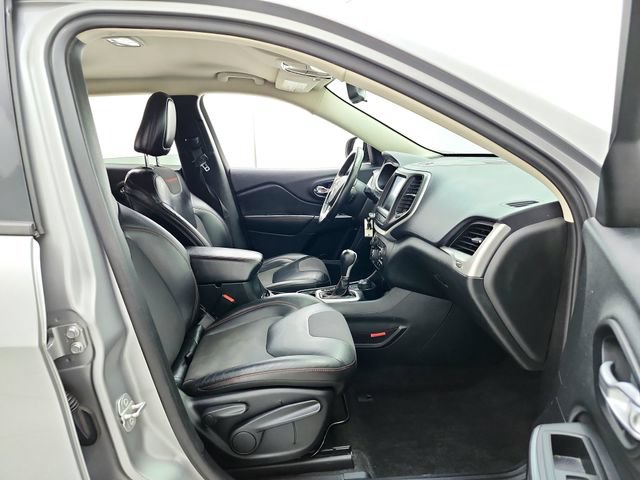 Used 2015 Jeep Cherokee Trailhawk w/ Cold Weather Group AWD/4WD image 14
