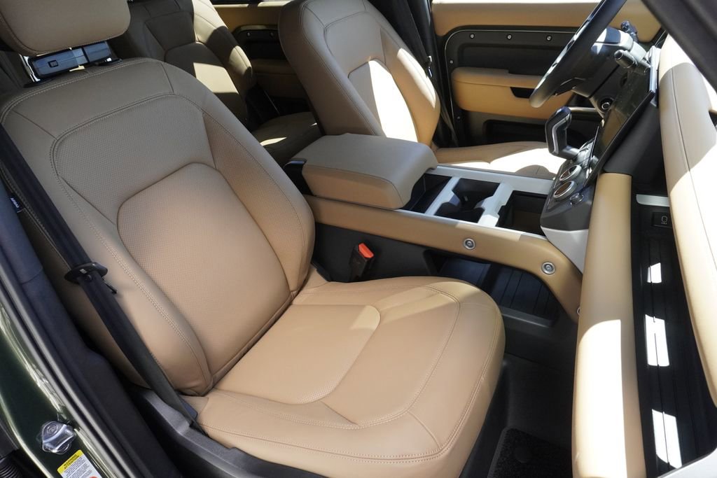 New 2026 Land Rover Defender 130 X-Dynamic SE image 24