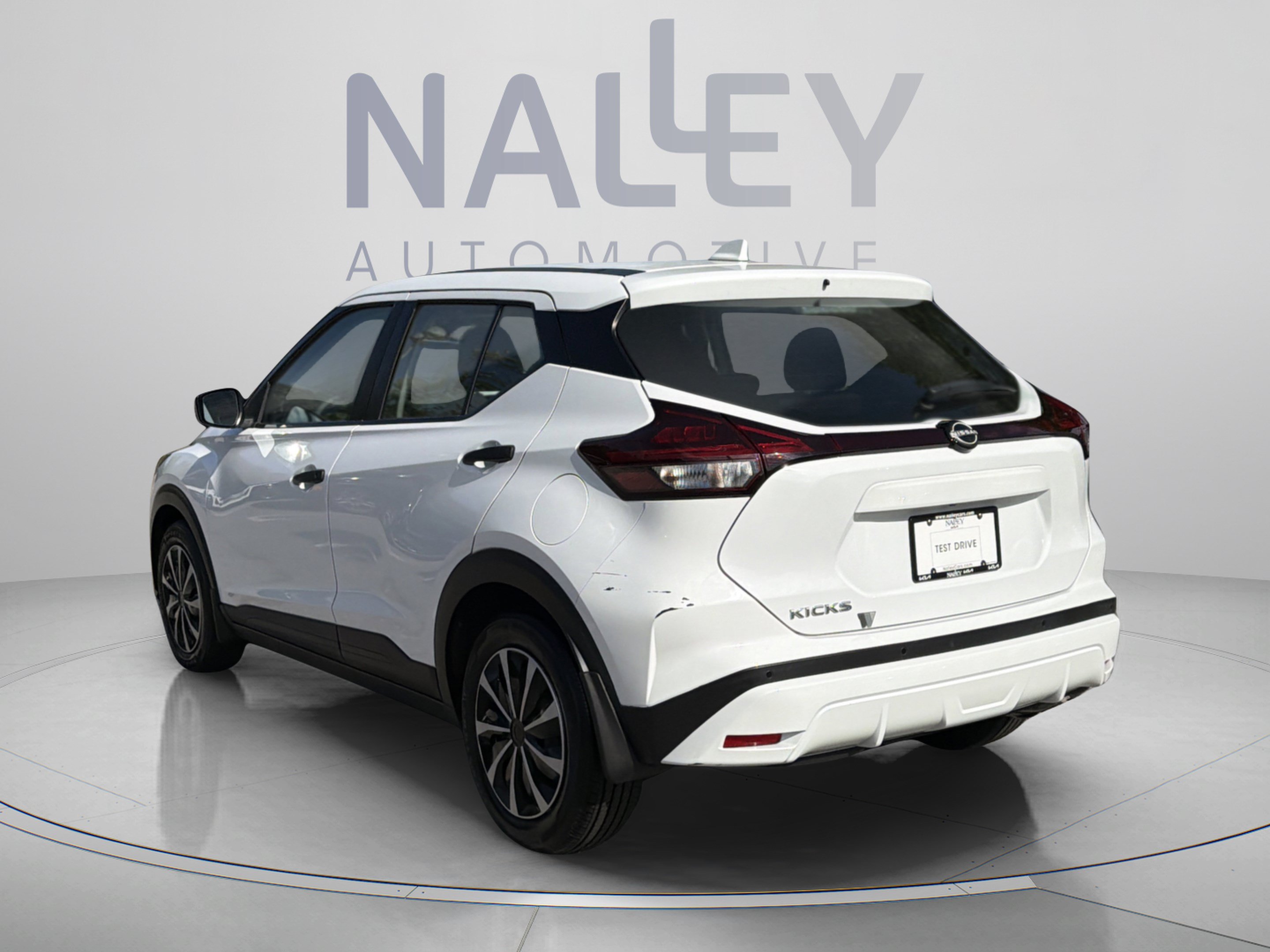 Used 2022 Nissan Kicks S FWD image 3