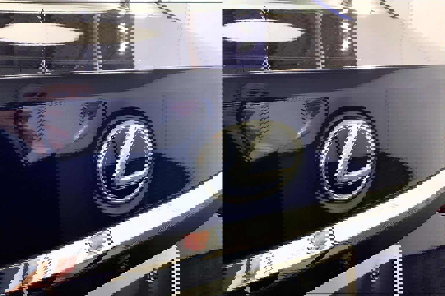 Certified 2024 Lexus ES 350 w/ Accessory Package (Z2) image 31