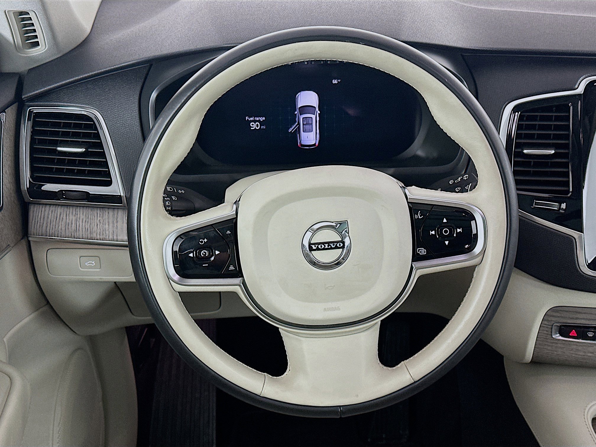 Used 2023 Volvo XC90 B6 Plus image 18